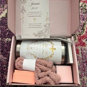 Gift Box With Tumbler and Accessories